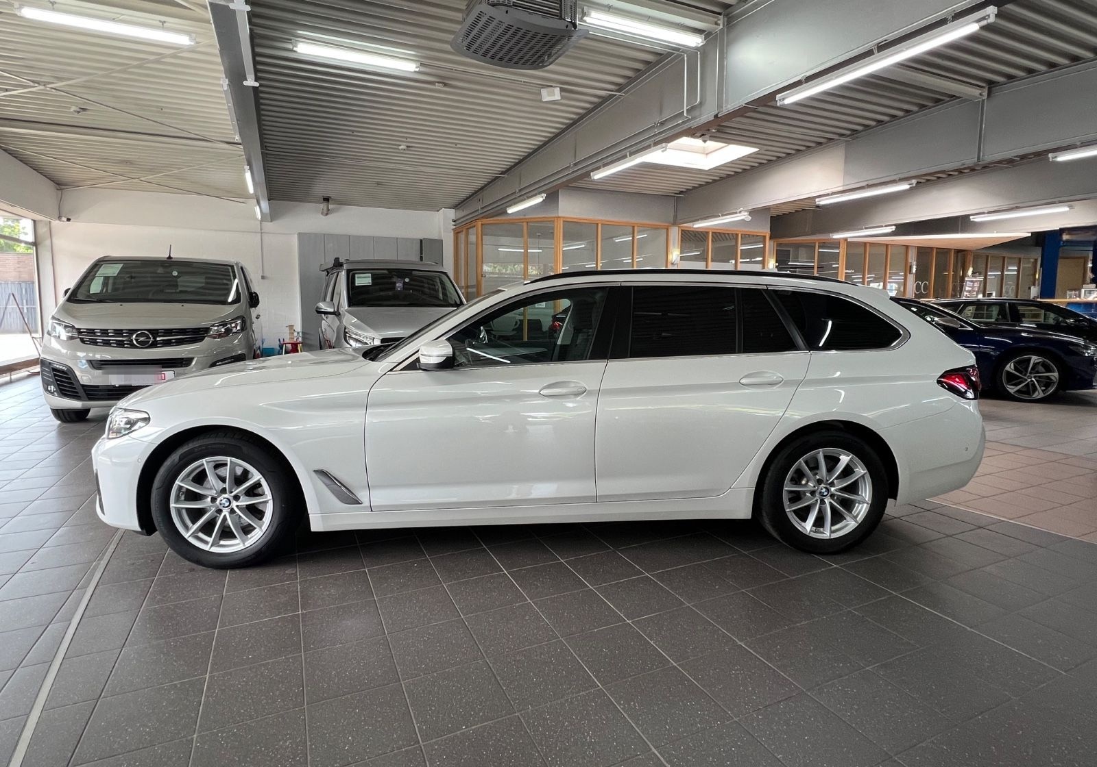 BMW 520d Touring Business+Driving Assist+Park Assist foto 7