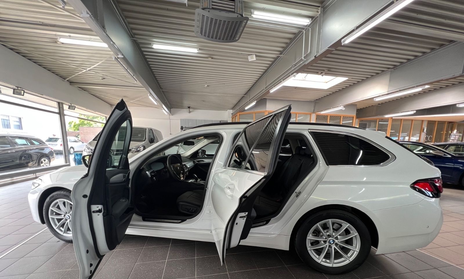 BMW 520d Touring Business+Driving Assist+Park Assist foto 8