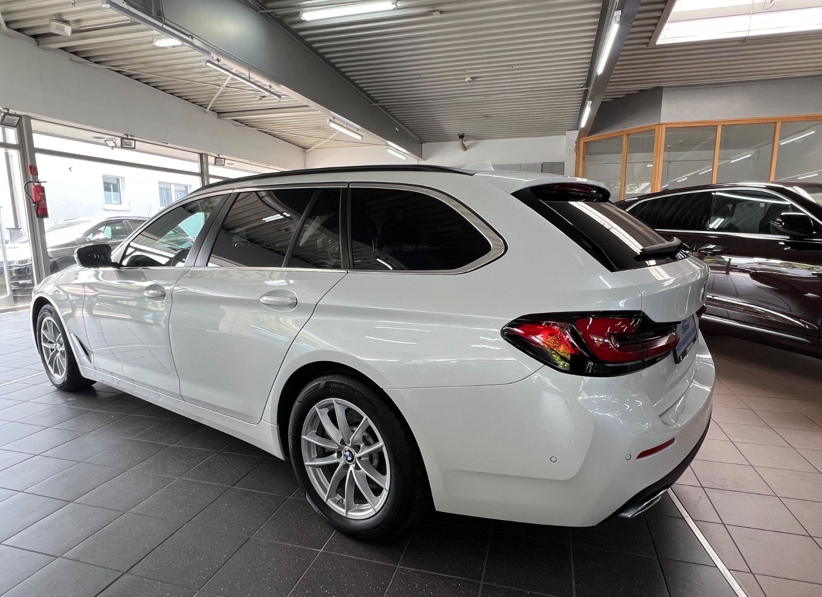 BMW 520d Touring Business+Driving Assist+Park Assist foto 9