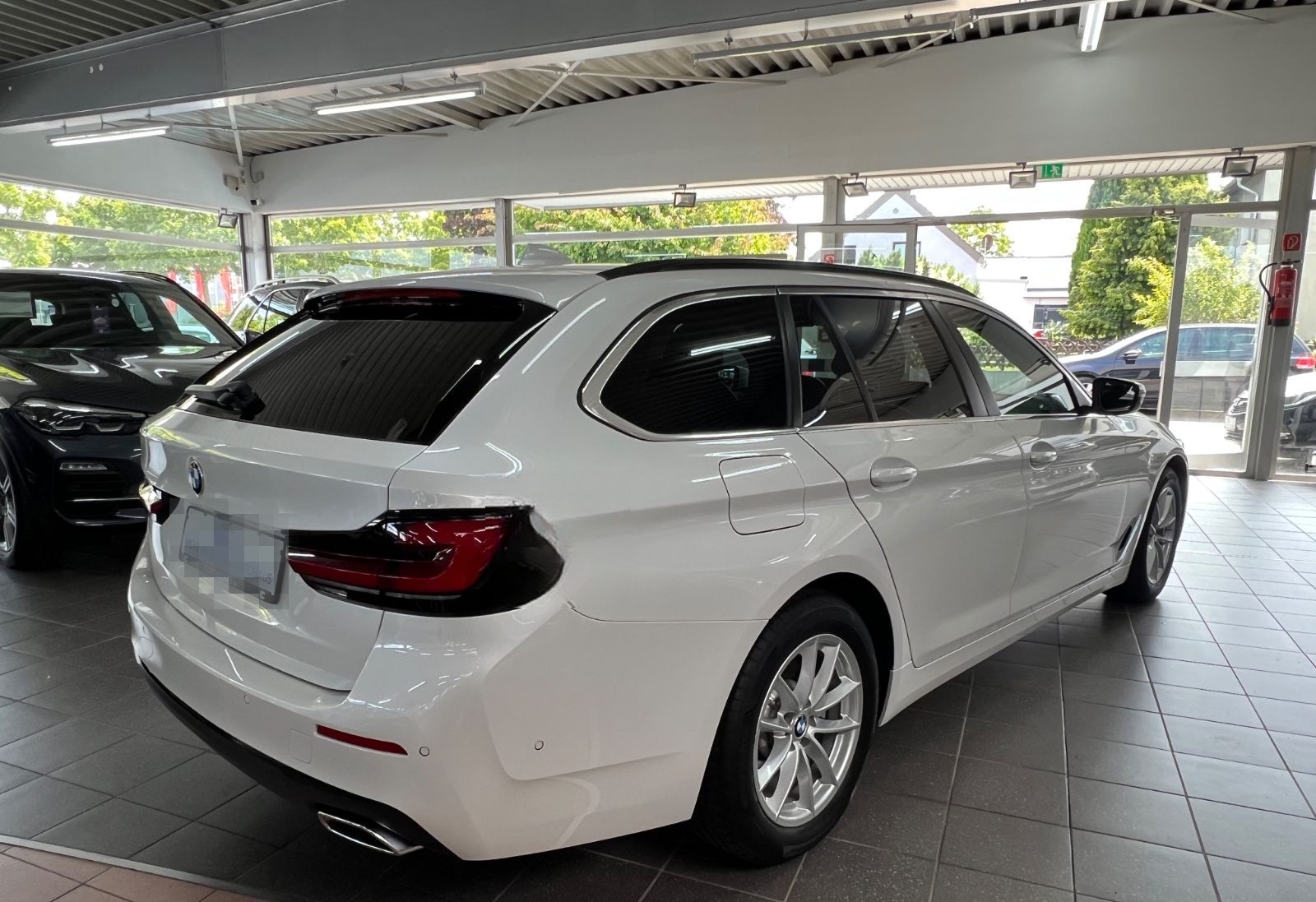 BMW 520d Touring Business+Driving Assist+Park Assist foto 10