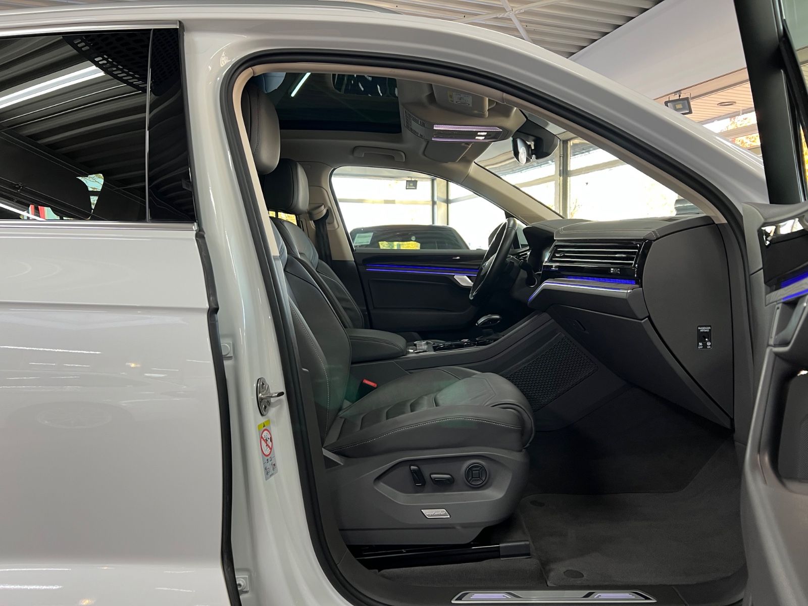 Volkswagen Touareg 3.0 V6 TSI Atmosphere 4M eHybrid SUPER foto 18