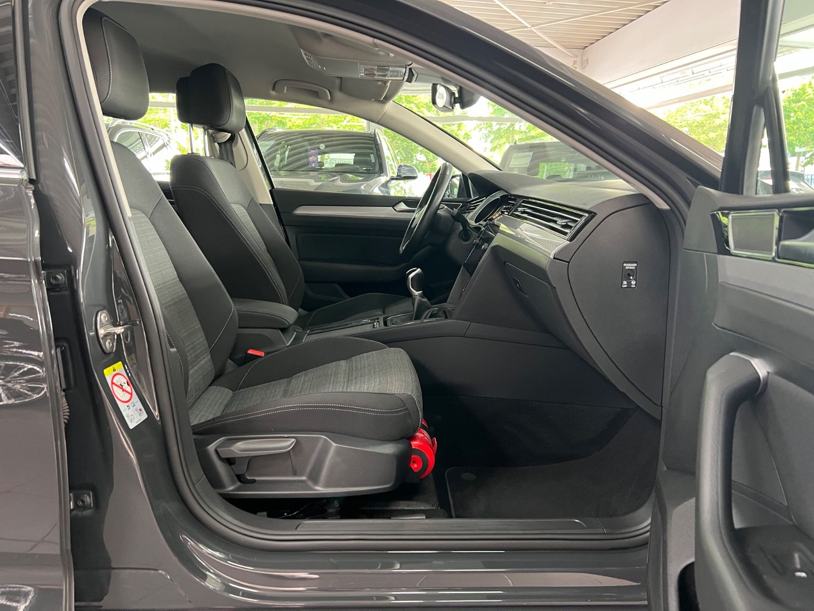 Volkswagen Passat Var. 2.0 TDI Business AHK+Premium Navi foto 17