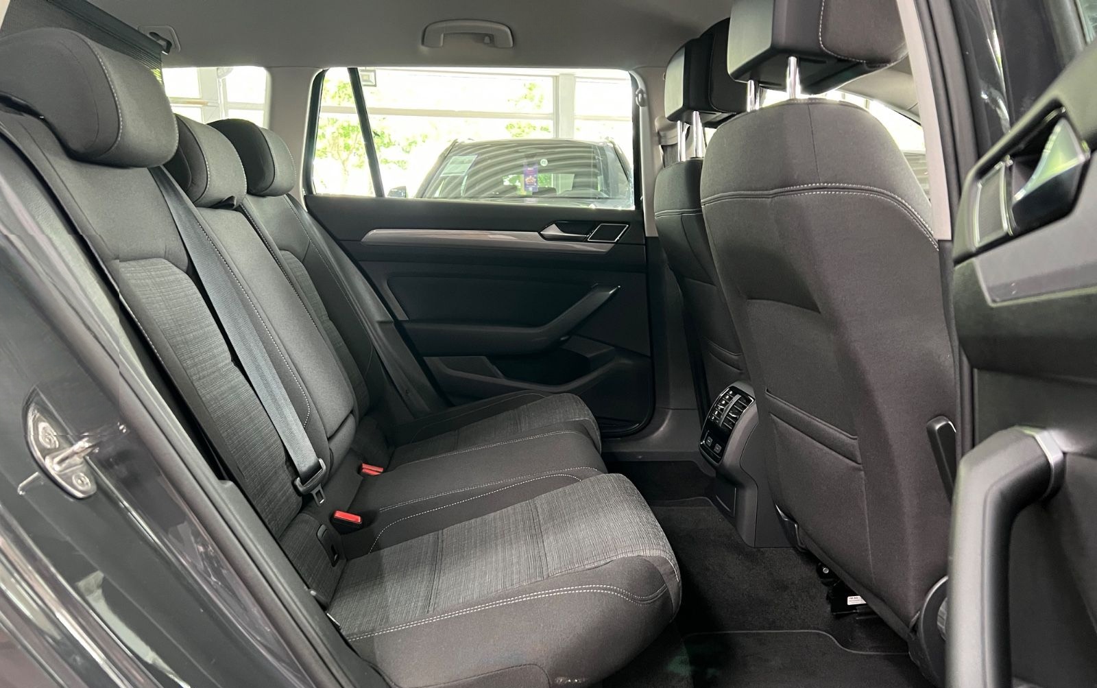 Volkswagen Passat Var. 2.0 TDI Business AHK+Premium Navi foto 18