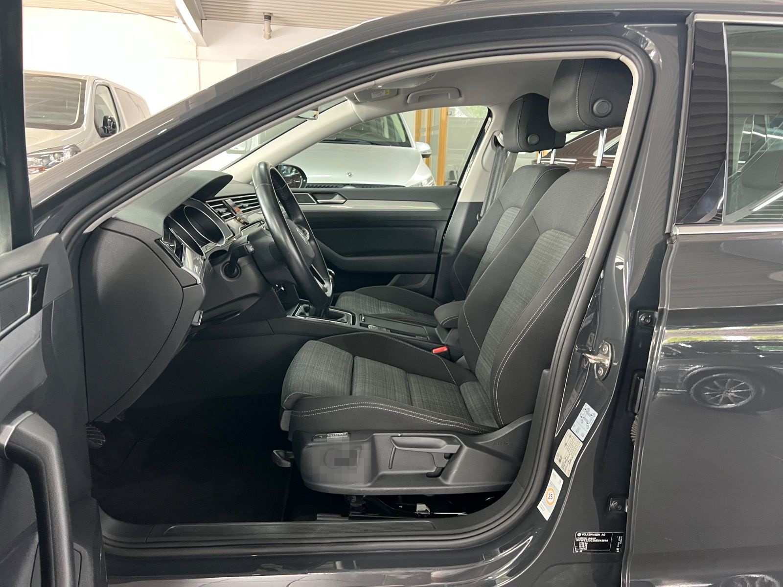 Volkswagen Passat Var. 2.0 TDI Business AHK+Premium Navi foto 20