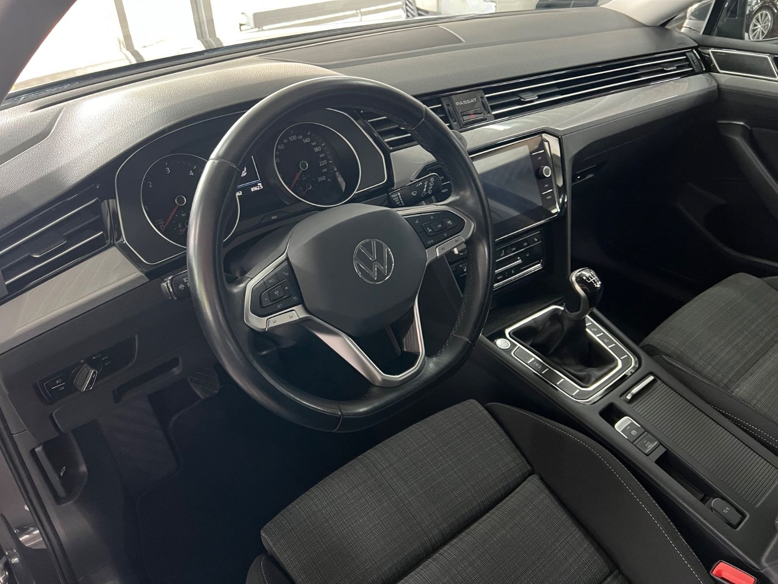 Volkswagen Passat Var. 2.0 TDI Business AHK+Premium Navi foto 21