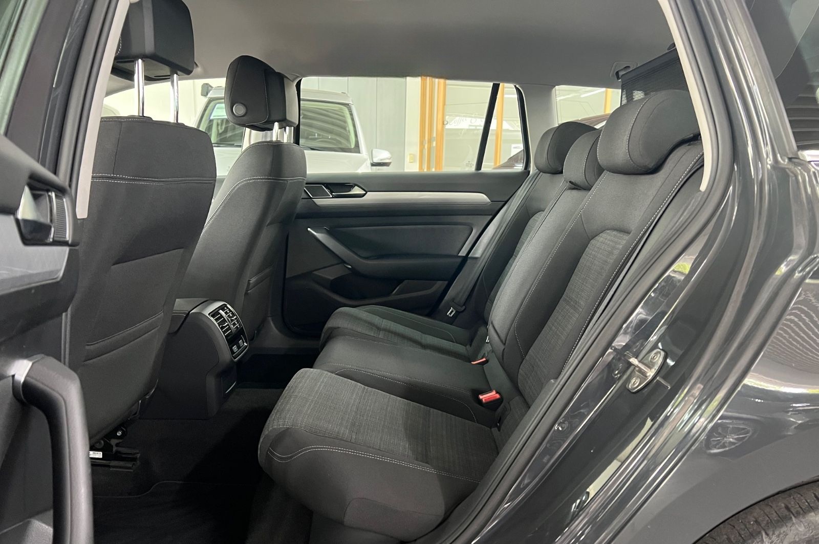 Volkswagen Passat Var. 2.0 TDI Business AHK+Premium Navi foto 22