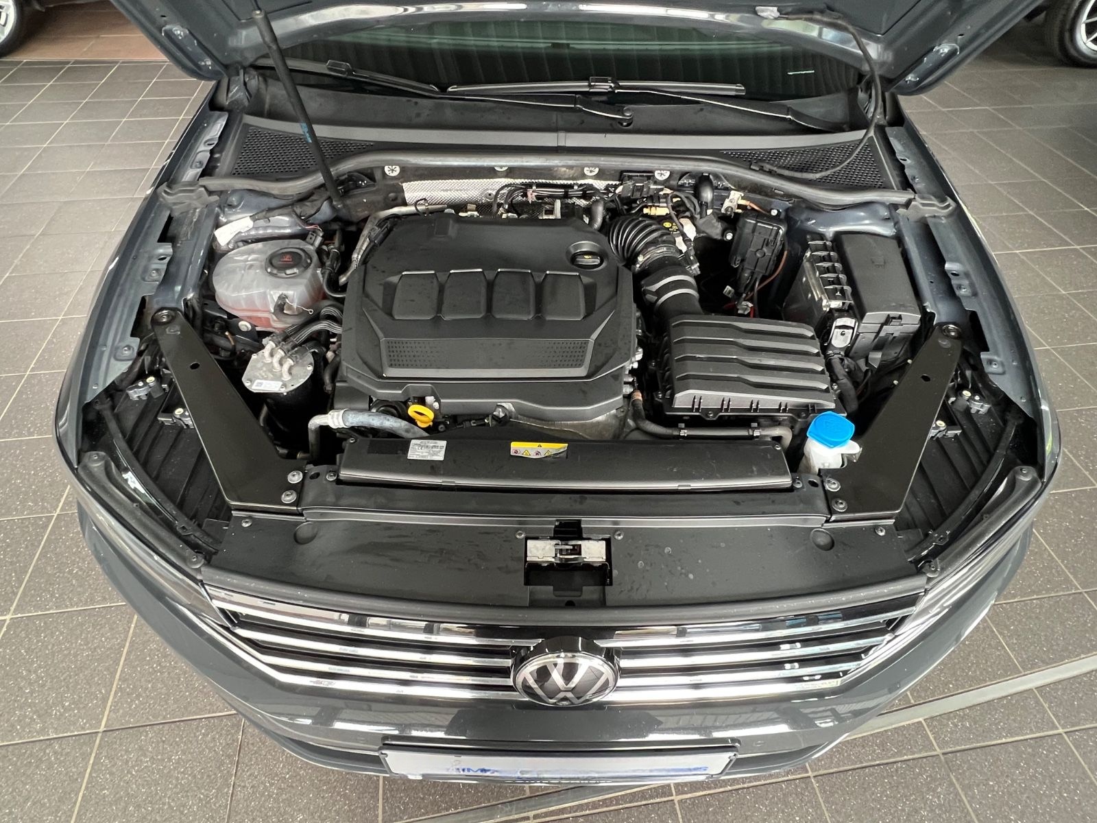 Volkswagen Passat Var. 2.0 TDI Business AHK+Premium Navi foto 4