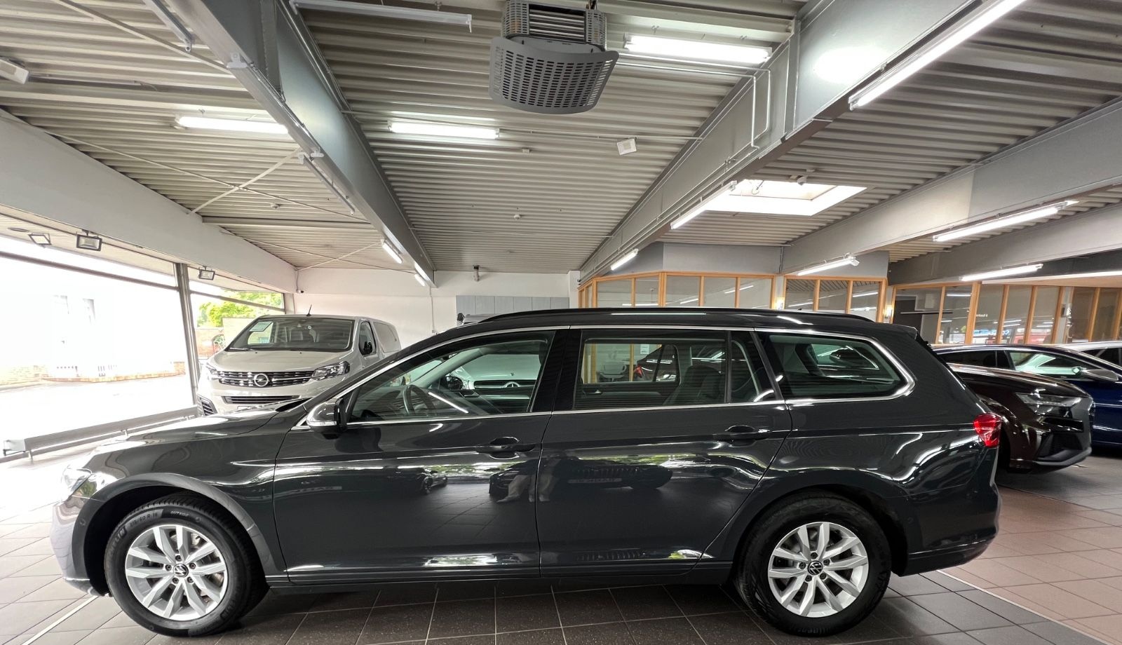 Volkswagen Passat Var. 2.0 TDI Business AHK+Premium Navi foto 6