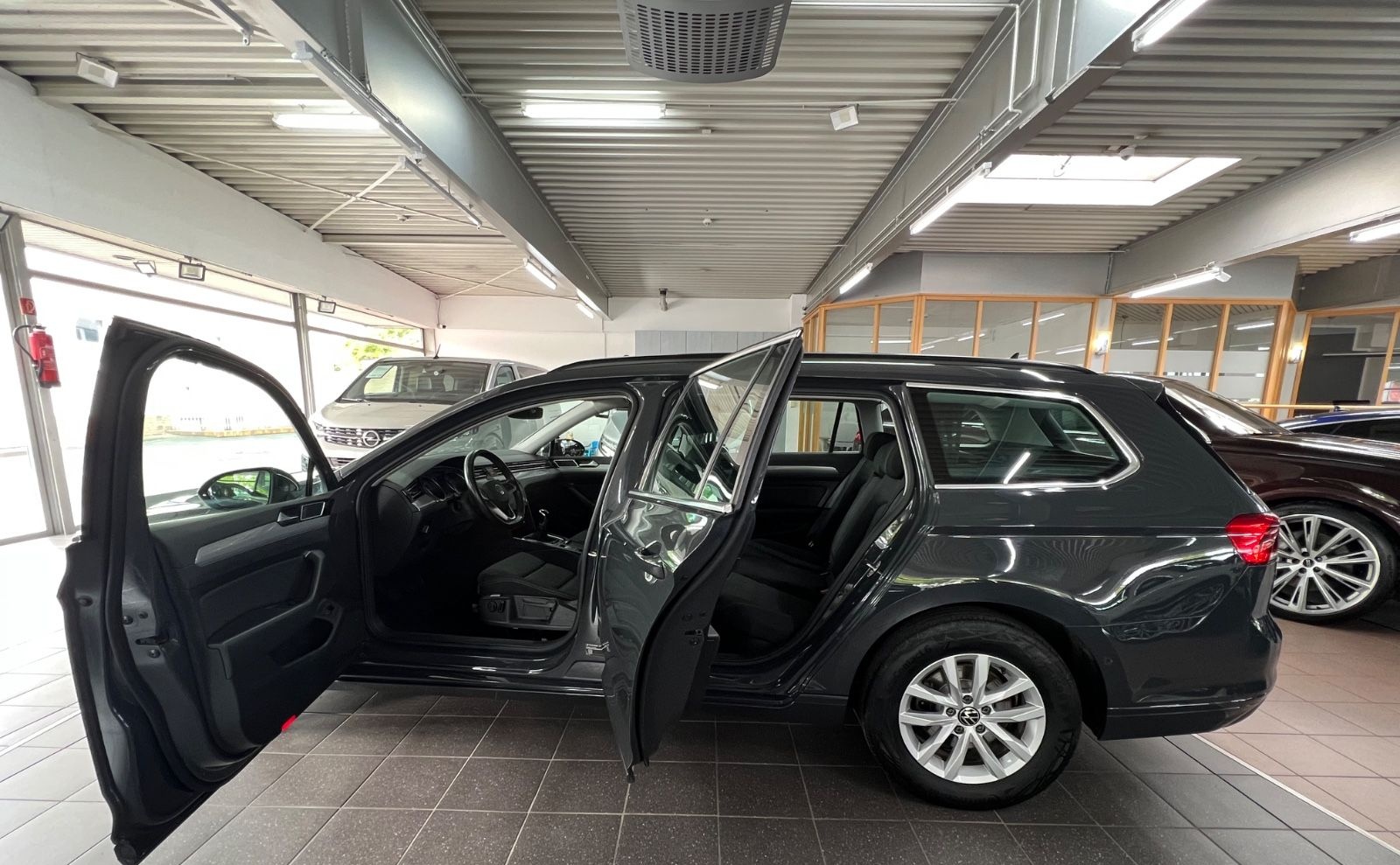 Volkswagen Passat Var. 2.0 TDI Business AHK+Premium Navi foto 7