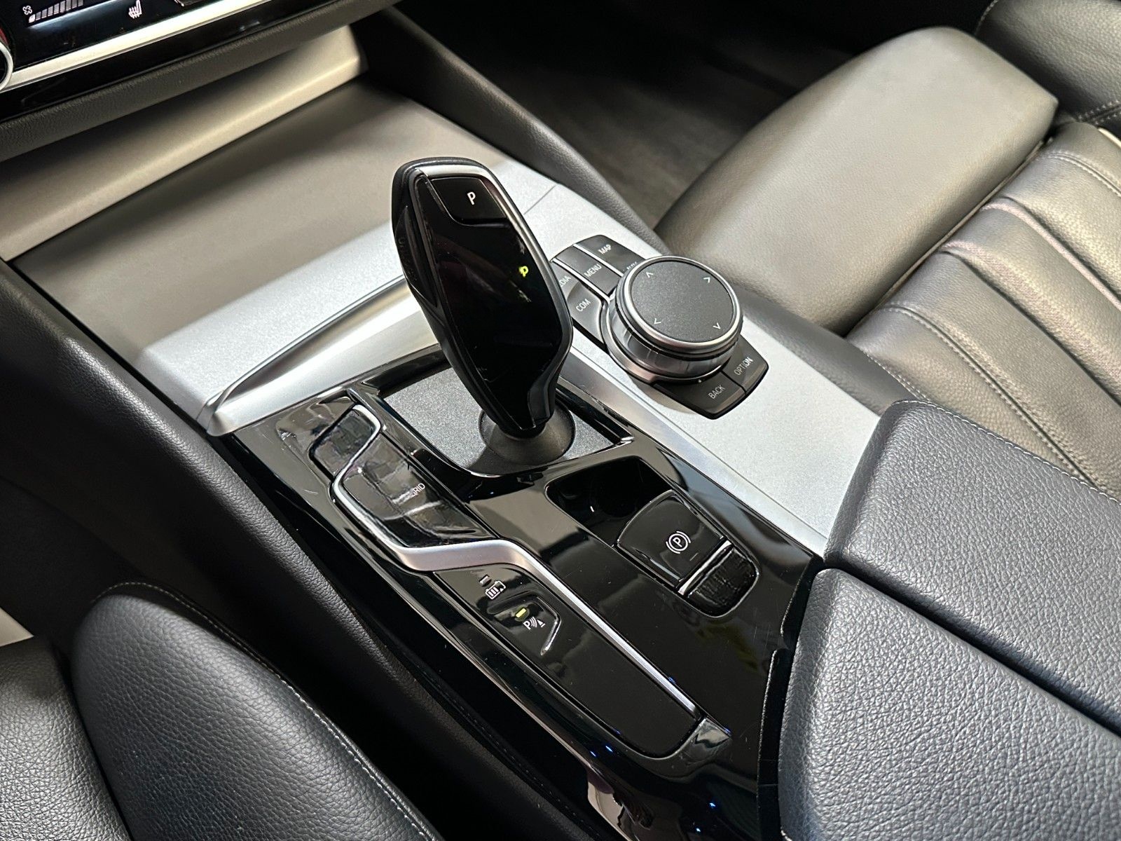 BMW 530e xDrive Touring Aut. Navi*Leder*LED*AHK* foto 23