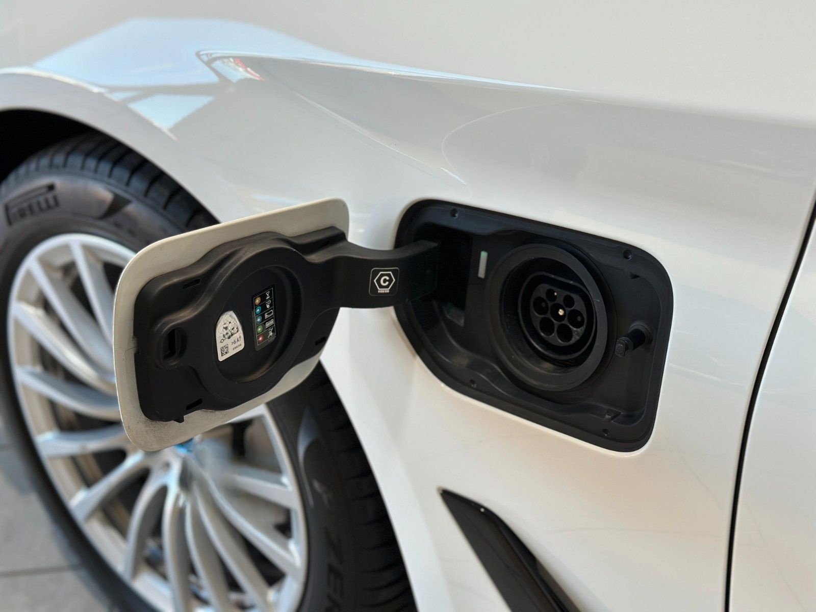 BMW 530e xDrive Touring Aut. Navi*Leder*LED*AHK* foto 7