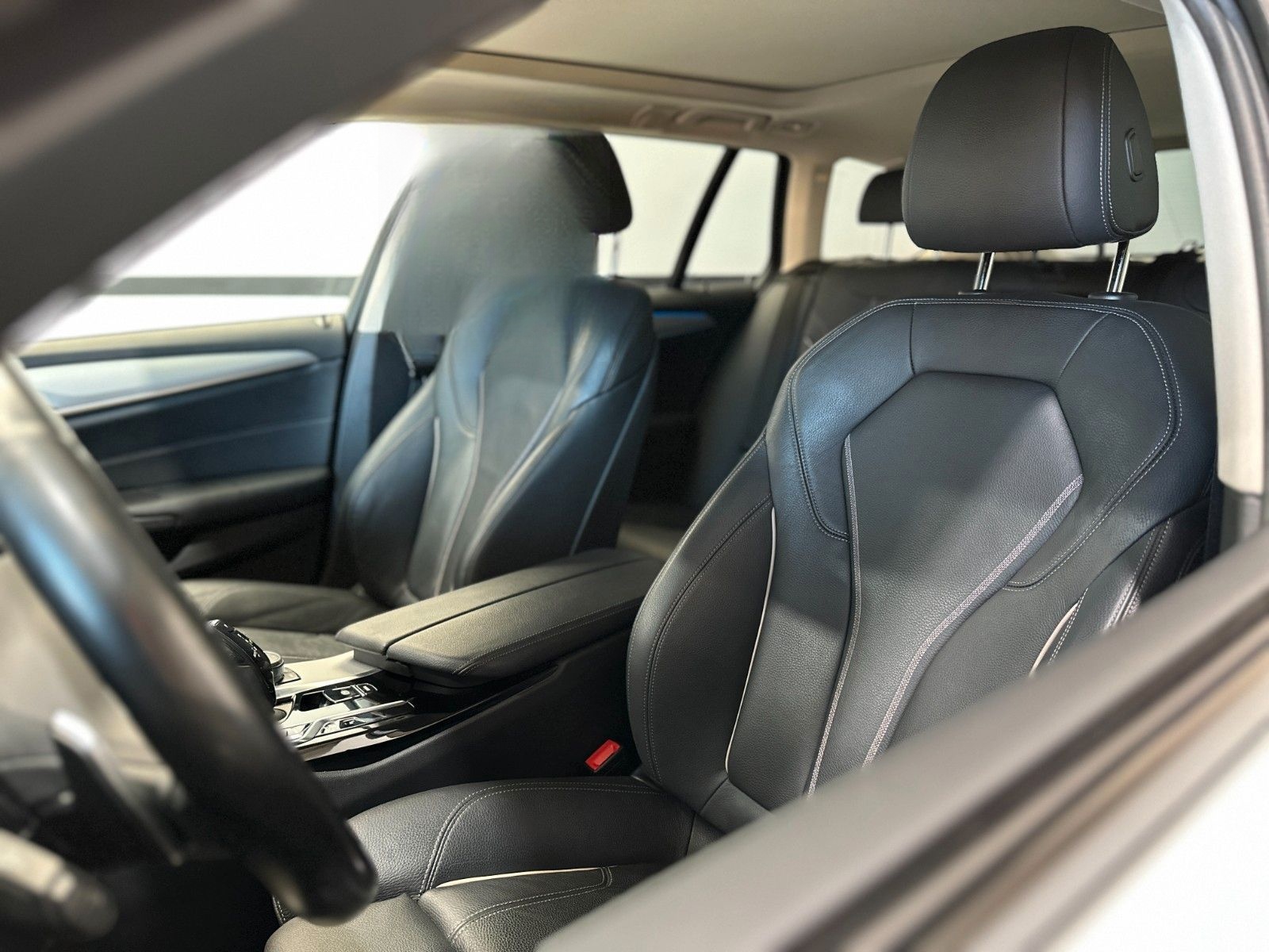 BMW 530e xDrive Touring Aut. Navi*Leder*LED*AHK* foto 9