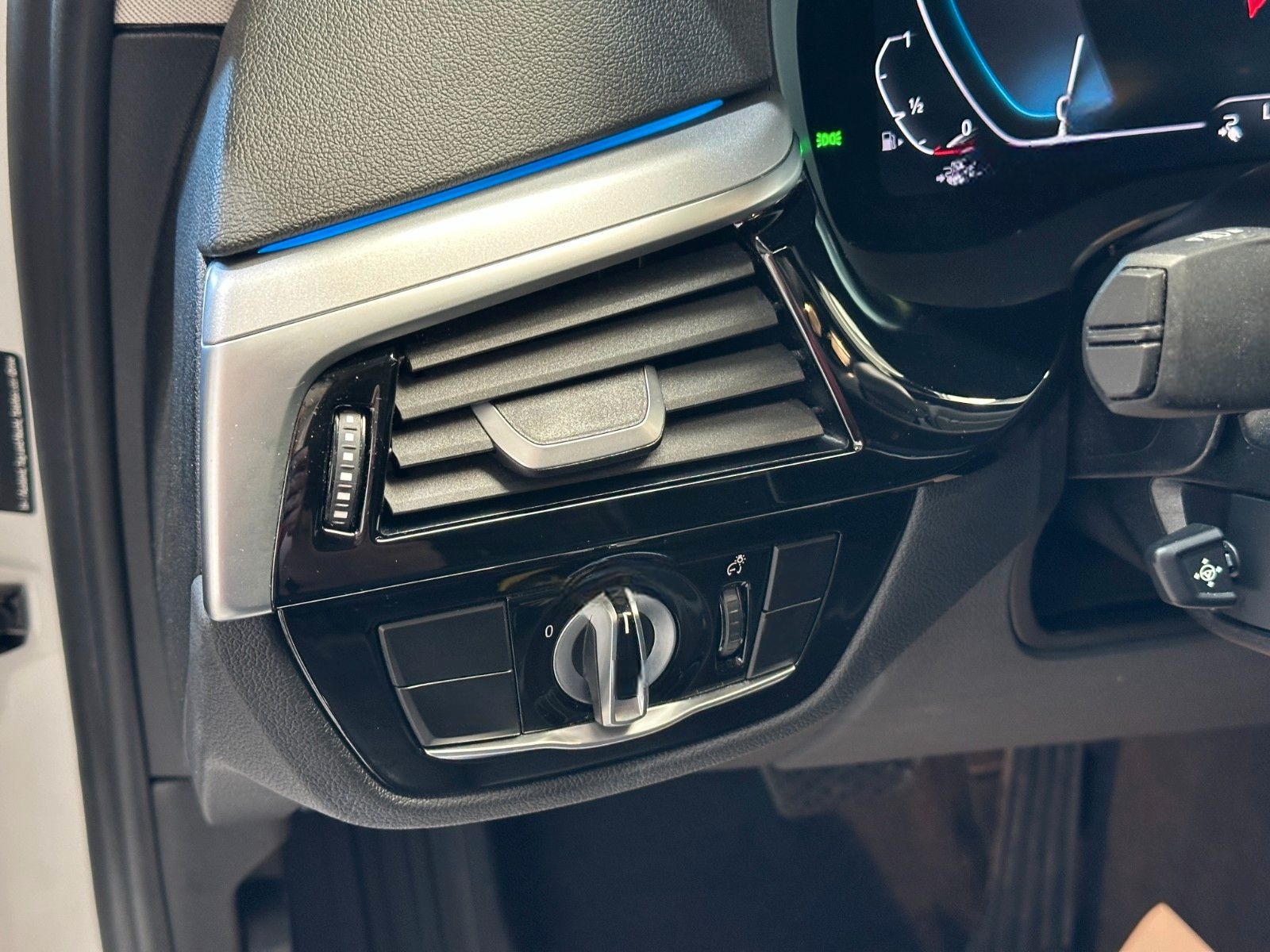 BMW 530e xDrive Touring Aut. Navi*Leder*LED*AHK* foto 10