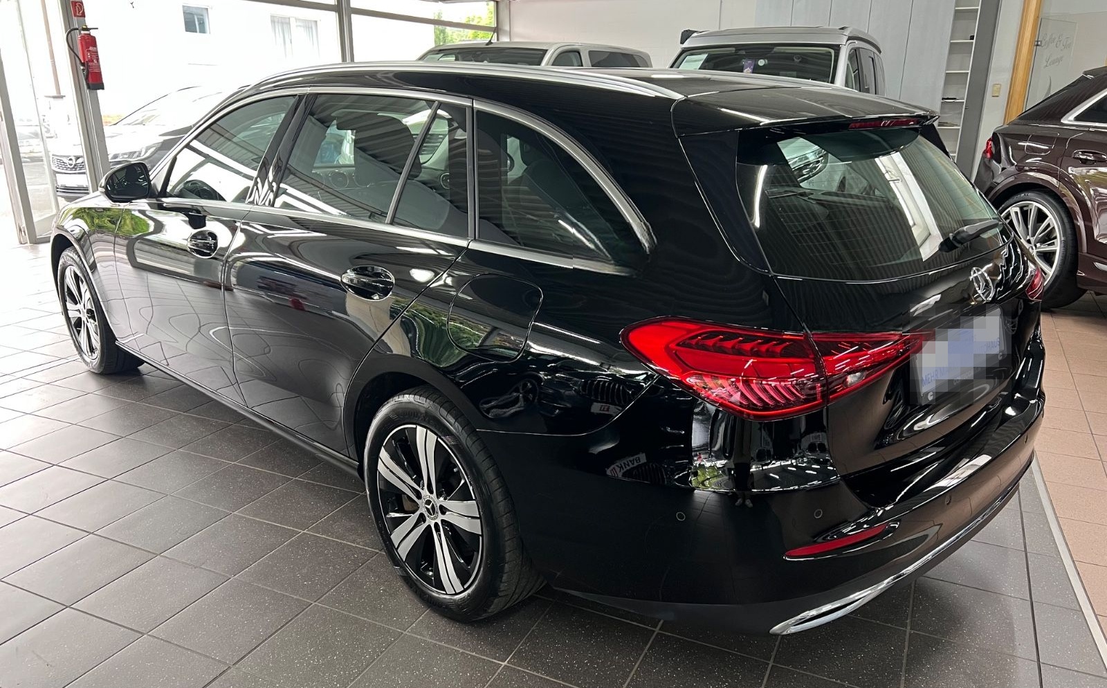 Mercedes-Benz C 300 e T Avantgarde Assitenz+HighEnd+Digi Light foto 11