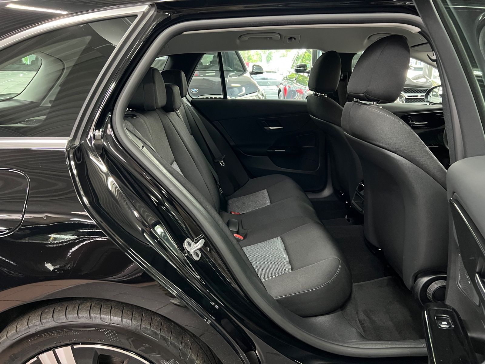 Mercedes-Benz C 300 e T Avantgarde Assitenz+HighEnd+Digi Light foto 23