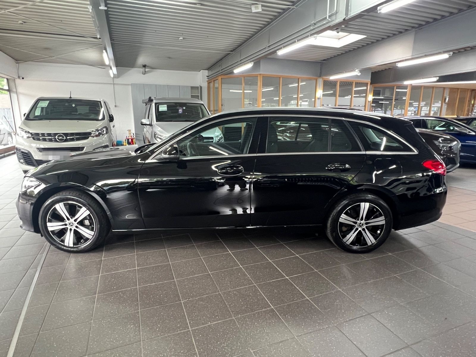 Mercedes-Benz C 300 e T Avantgarde Assitenz+HighEnd+Digi Light foto 7