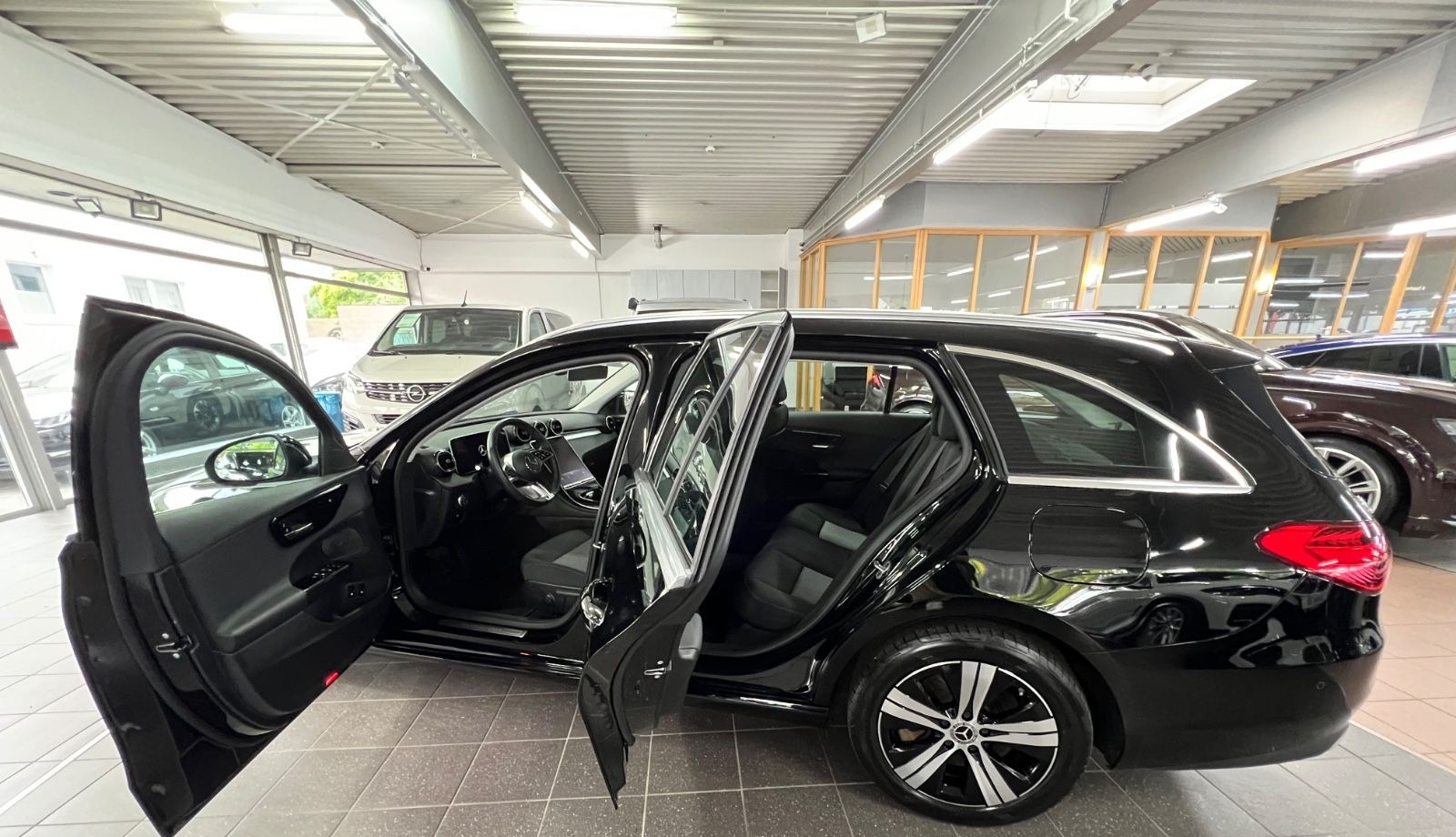 Mercedes-Benz C 300 e T Avantgarde Assitenz+HighEnd+Digi Light foto 8