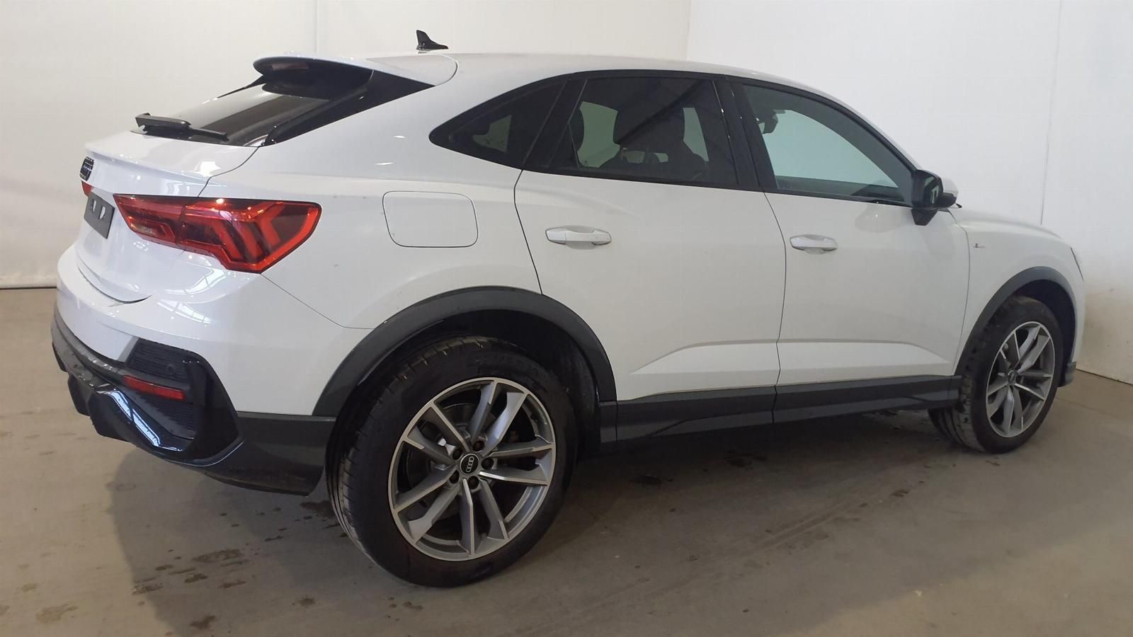 Audi Q3 Sportback 45 TFSIe S-Line MATRIX VC TEMPOMAT foto 4