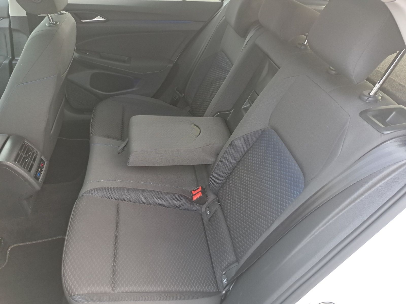 Volkswagen Golf VIII United 2.0 TDI DSG AHK NAV APP ACC PDC foto 15