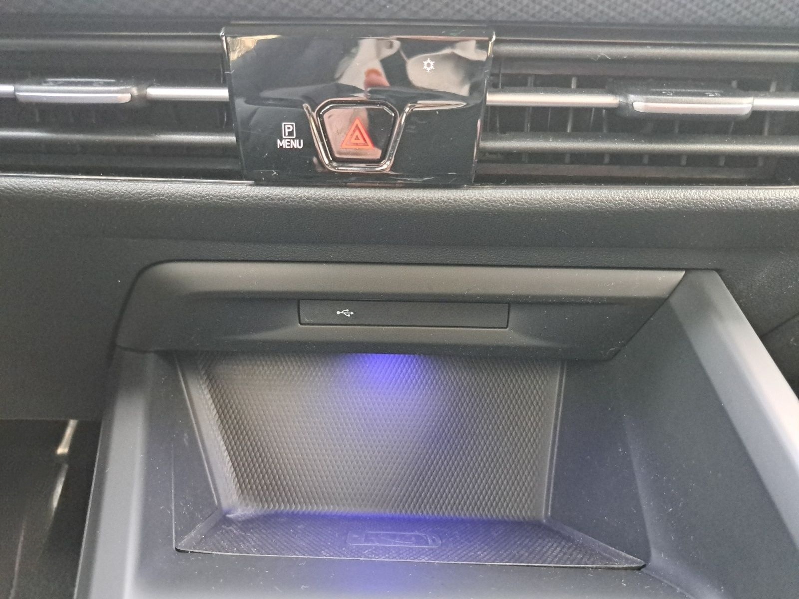 Volkswagen Golf VIII United 2.0 TDI DSG AHK NAV APP ACC PDC foto 25