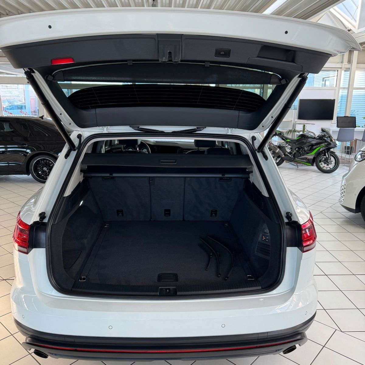 Volkswagen Touareg Basis 3.0 V6 4Motion foto 4