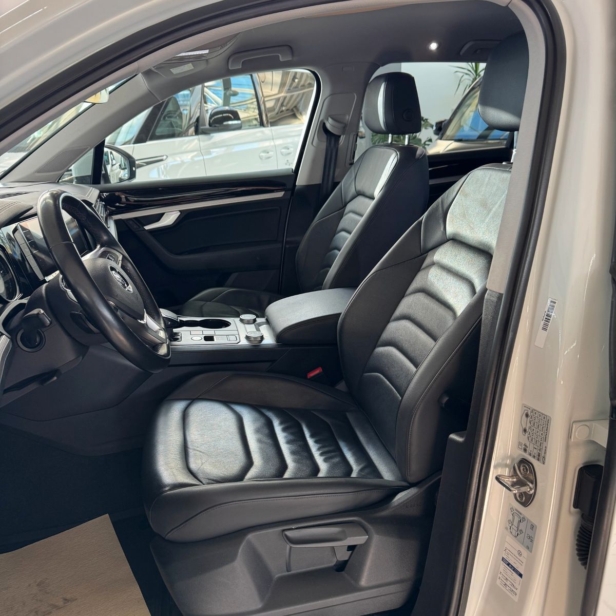 Volkswagen Touareg Basis 3.0 V6 4Motion foto 9
