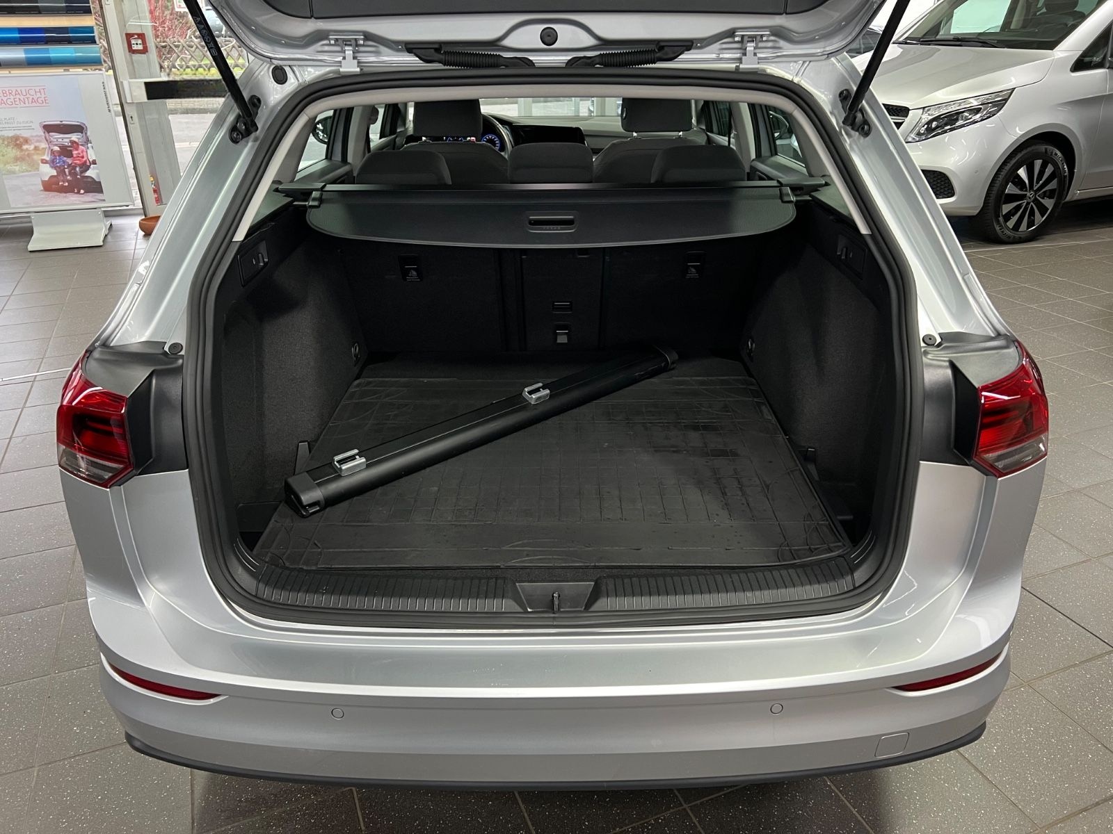 Volkswagen Golf VIII Var. 2.0 TDI Life AHK+Keyless+Winter foto 13