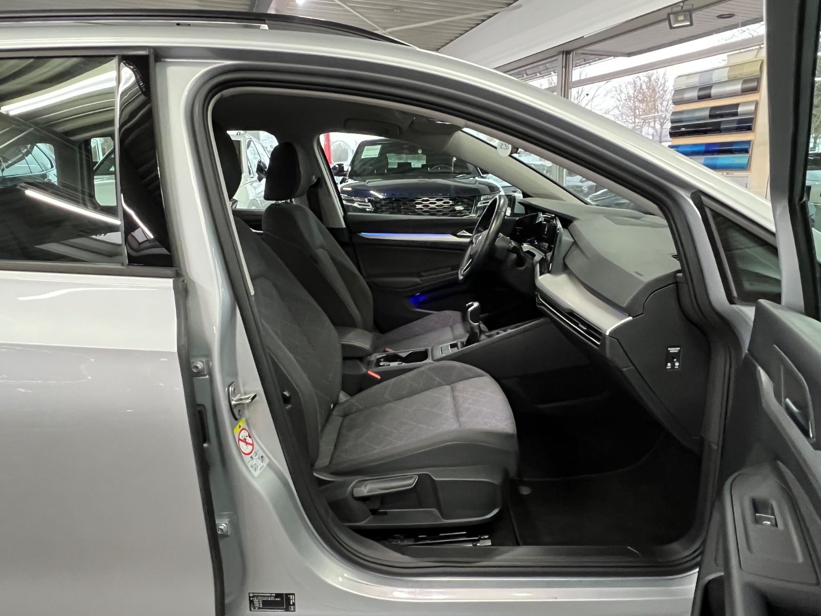 Volkswagen Golf VIII Var. 2.0 TDI Life AHK+Keyless+Winter foto 16