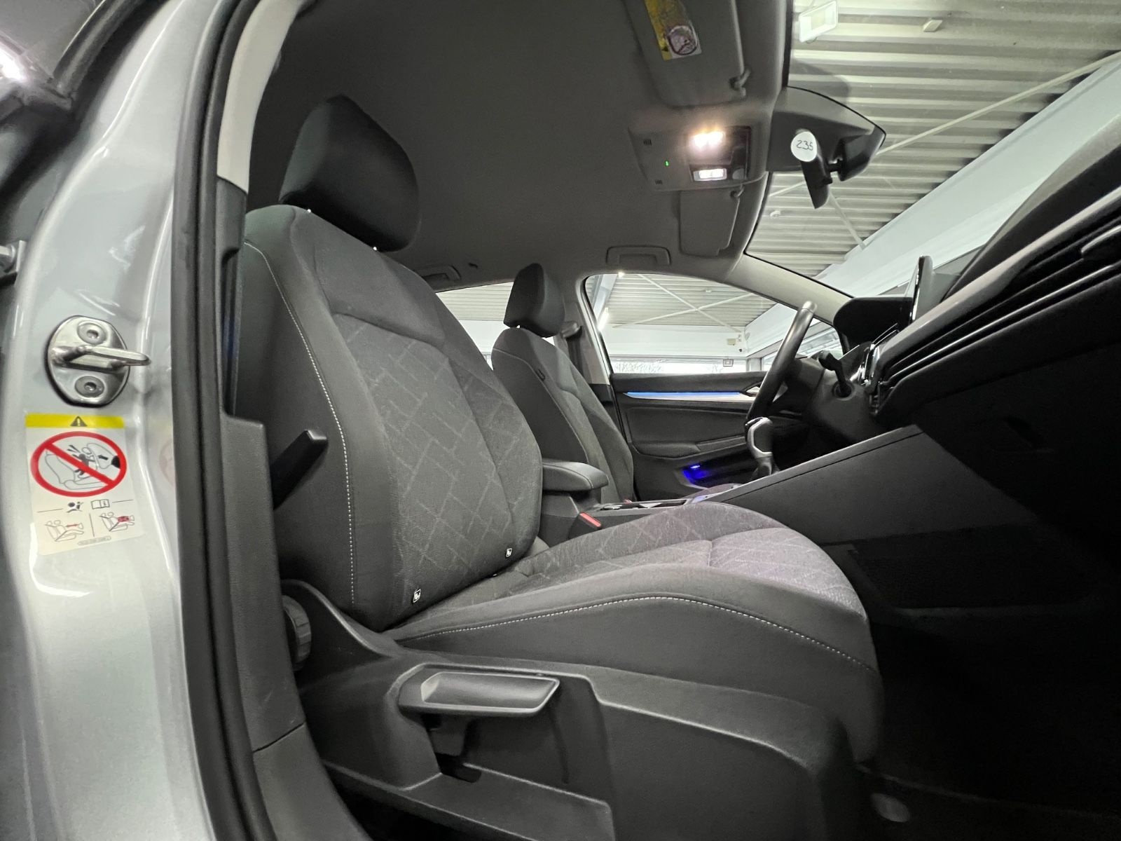 Volkswagen Golf VIII Var. 2.0 TDI Life AHK+Keyless+Winter foto 17