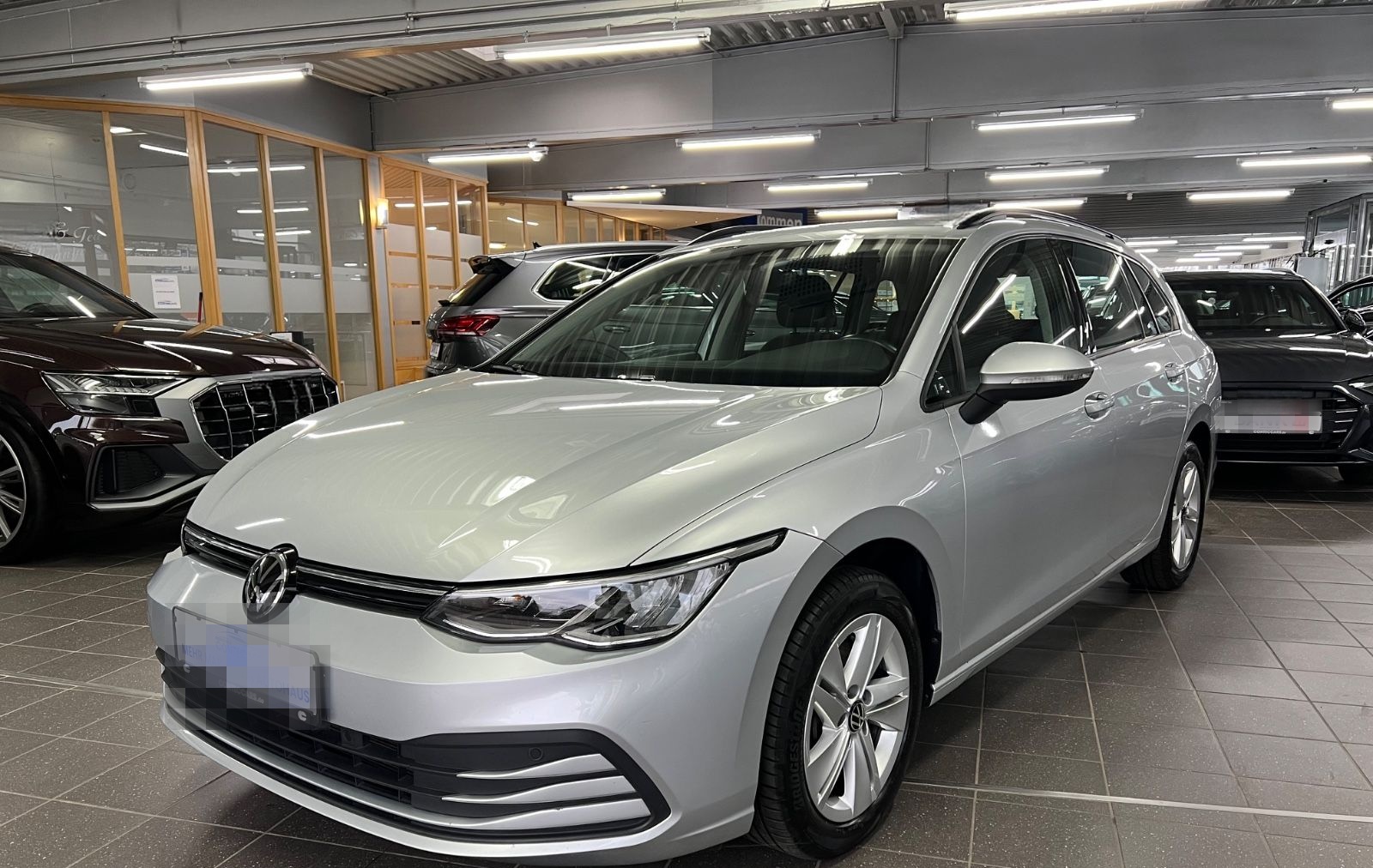 Volkswagen Golf VIII Var. 2.0 TDI Life AHK+Keyless+Winter foto 5