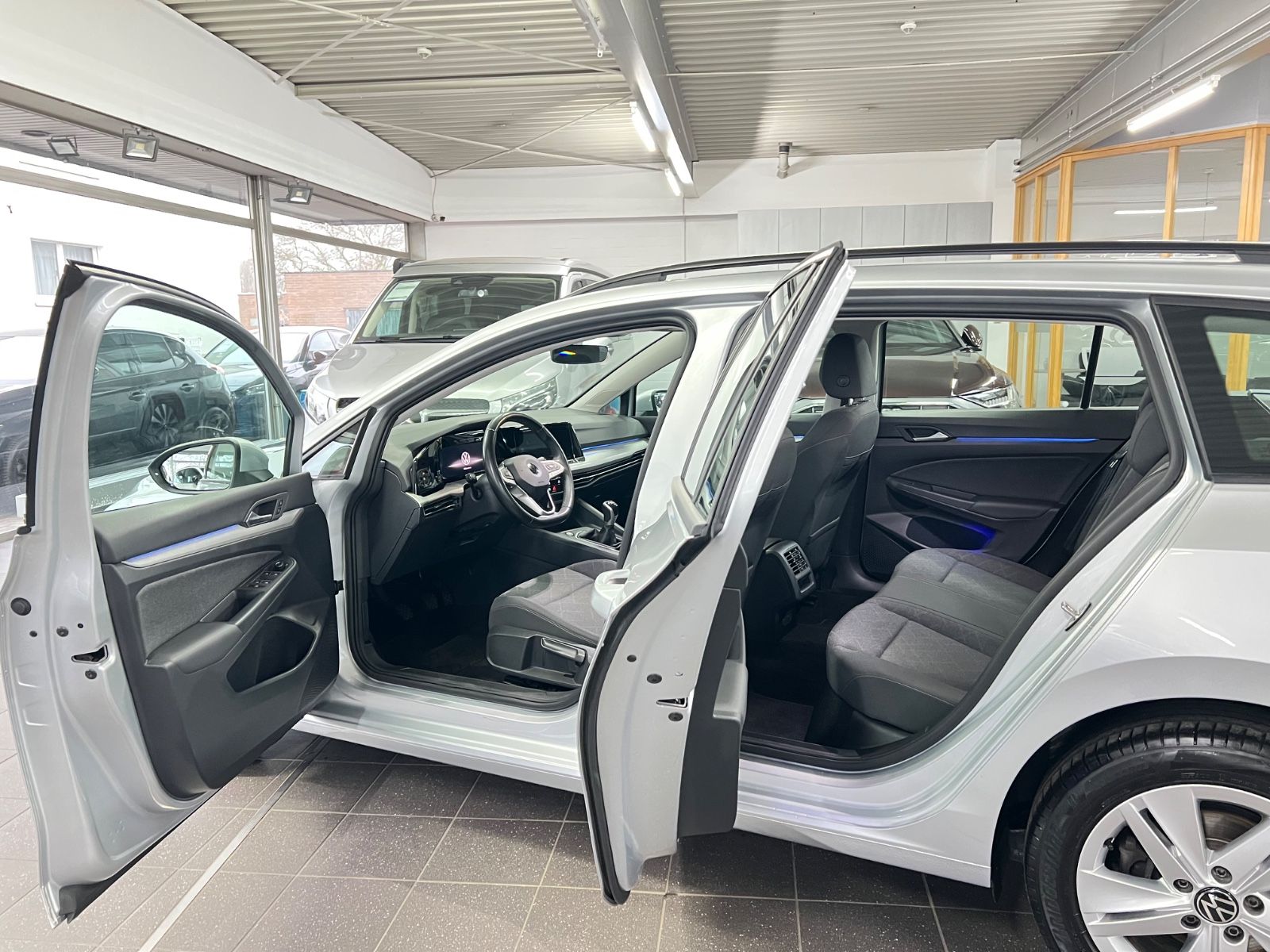 Volkswagen Golf VIII Var. 2.0 TDI Life AHK+Keyless+Winter foto 7