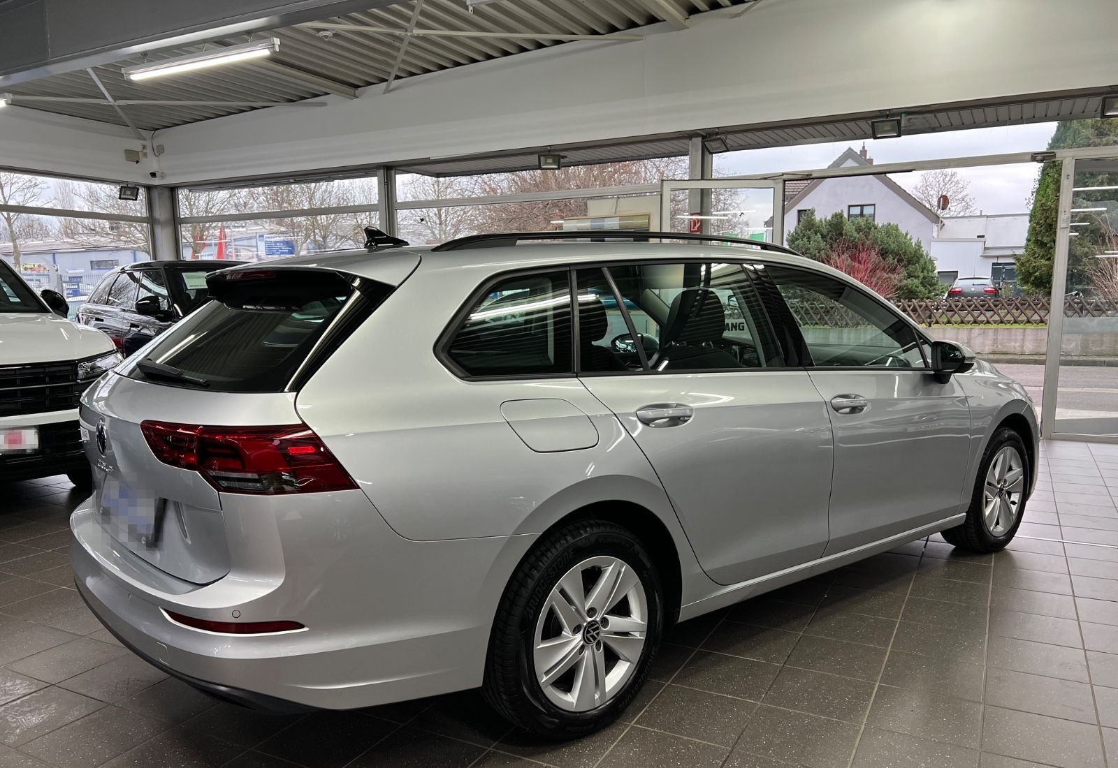 Volkswagen Golf VIII Var. 2.0 TDI Life AHK+Keyless+Winter foto 8