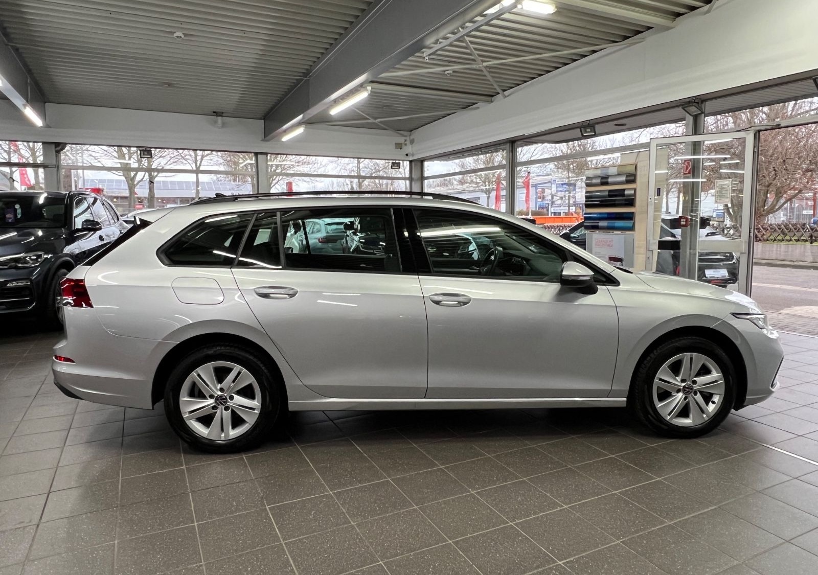 Volkswagen Golf VIII Var. 2.0 TDI Life AHK+Keyless+Winter foto 9