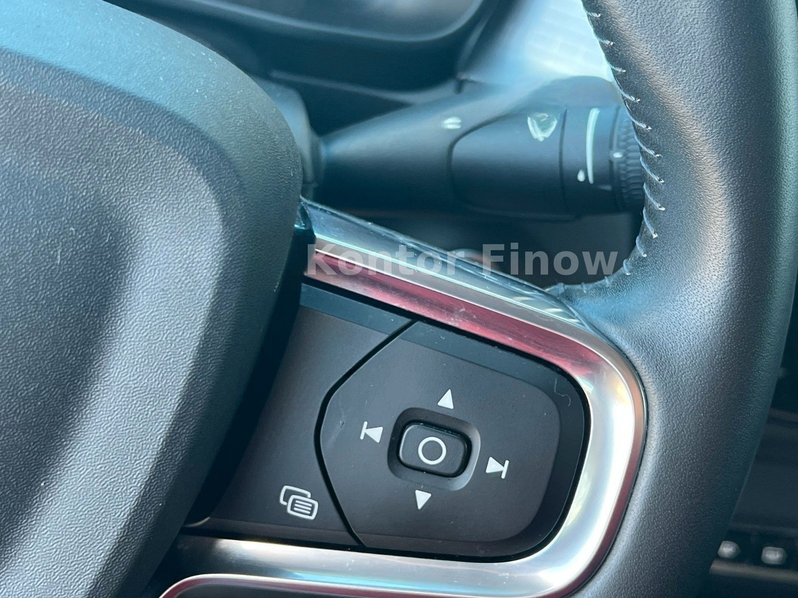 Volvo XC 40 XC40 Momentum Pro 2WD foto 13