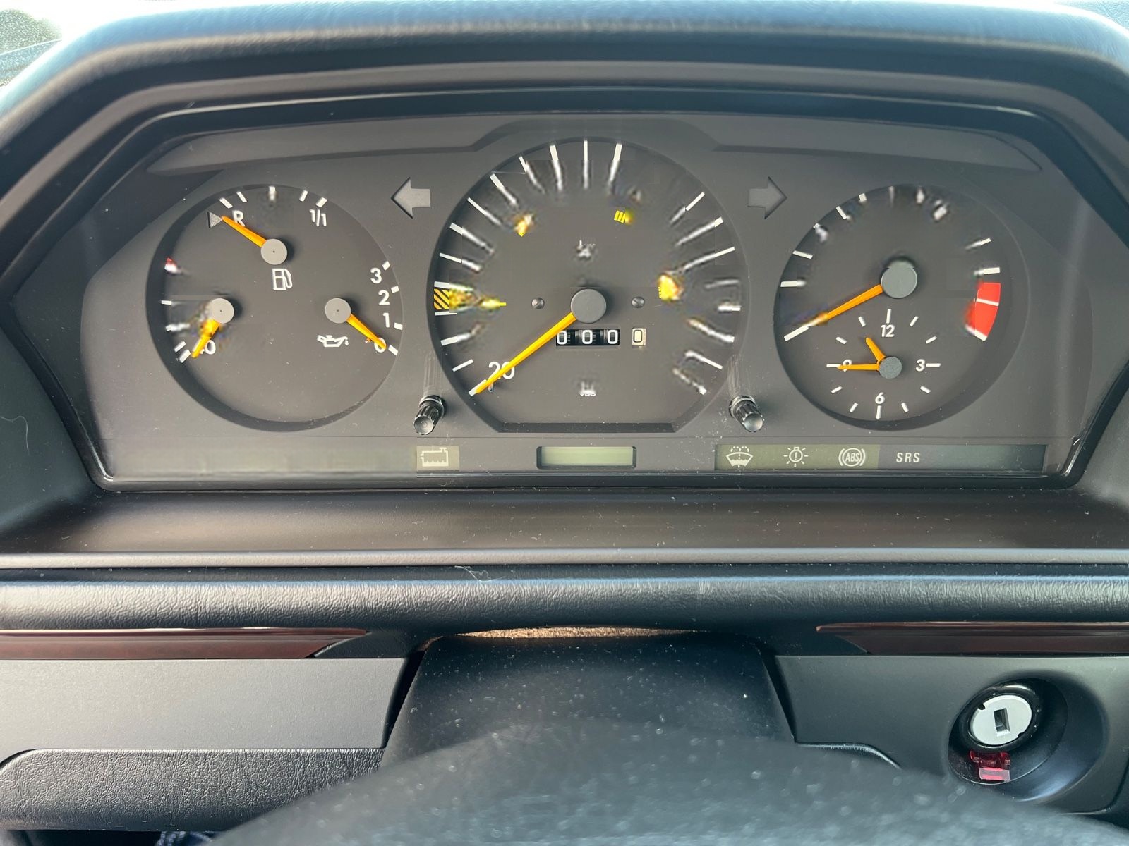 Mercedes-Benz E 200 Cabrio mit sehr wenig Kilometern foto 12