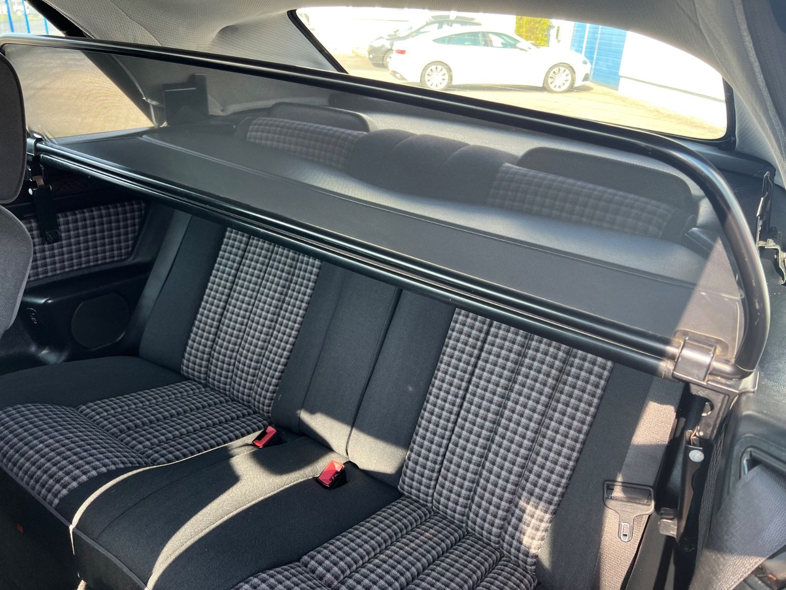 Mercedes-Benz E 200 Cabrio mit sehr wenig Kilometern foto 13