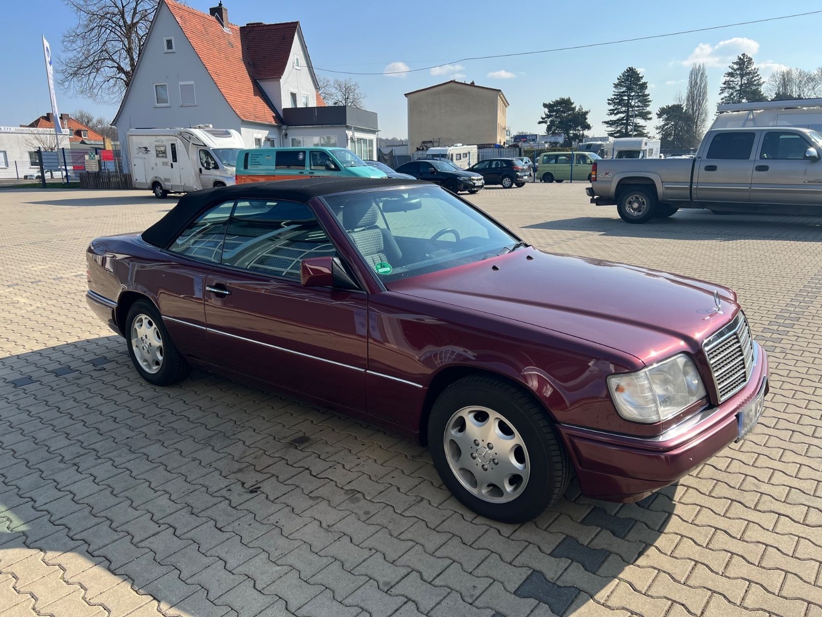 Mercedes-Benz E 200 Cabrio mit sehr wenig Kilometern foto 3