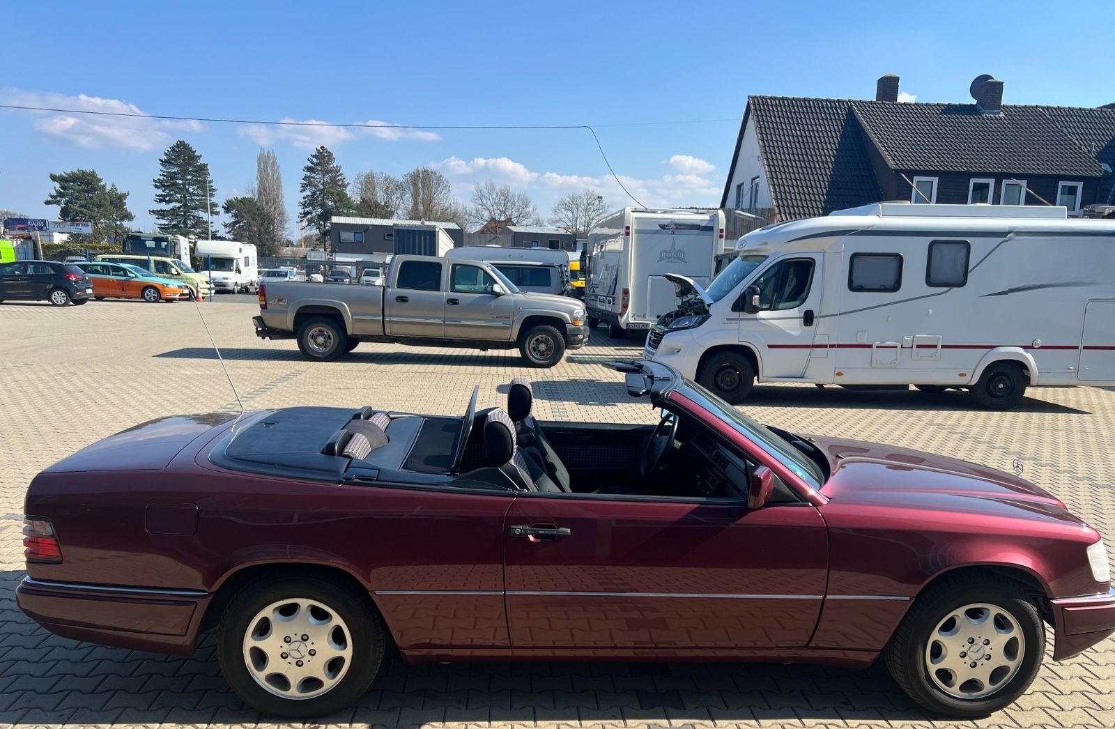 Mercedes-Benz E 200 Cabrio mit sehr wenig Kilometern foto 21