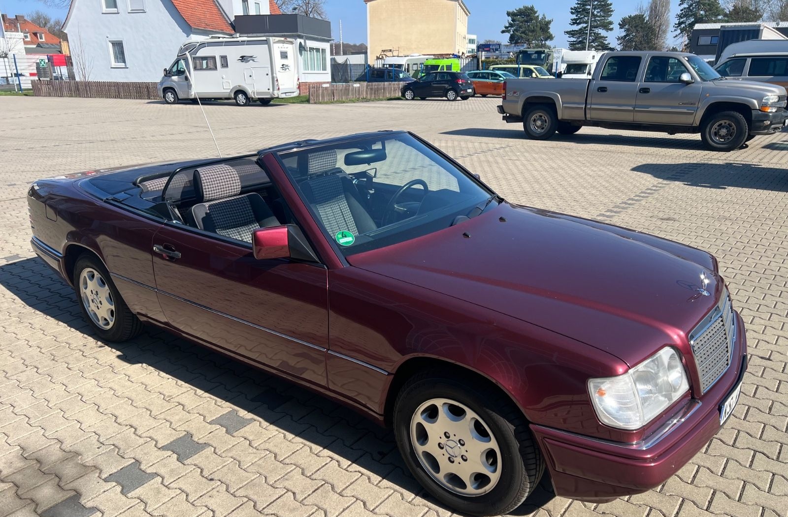 Mercedes-Benz E 200 Cabrio mit sehr wenig Kilometern foto 23