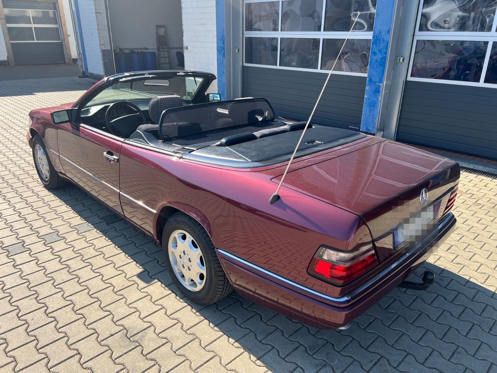 Mercedes-Benz E 200 Cabrio mit sehr wenig Kilometern foto 24