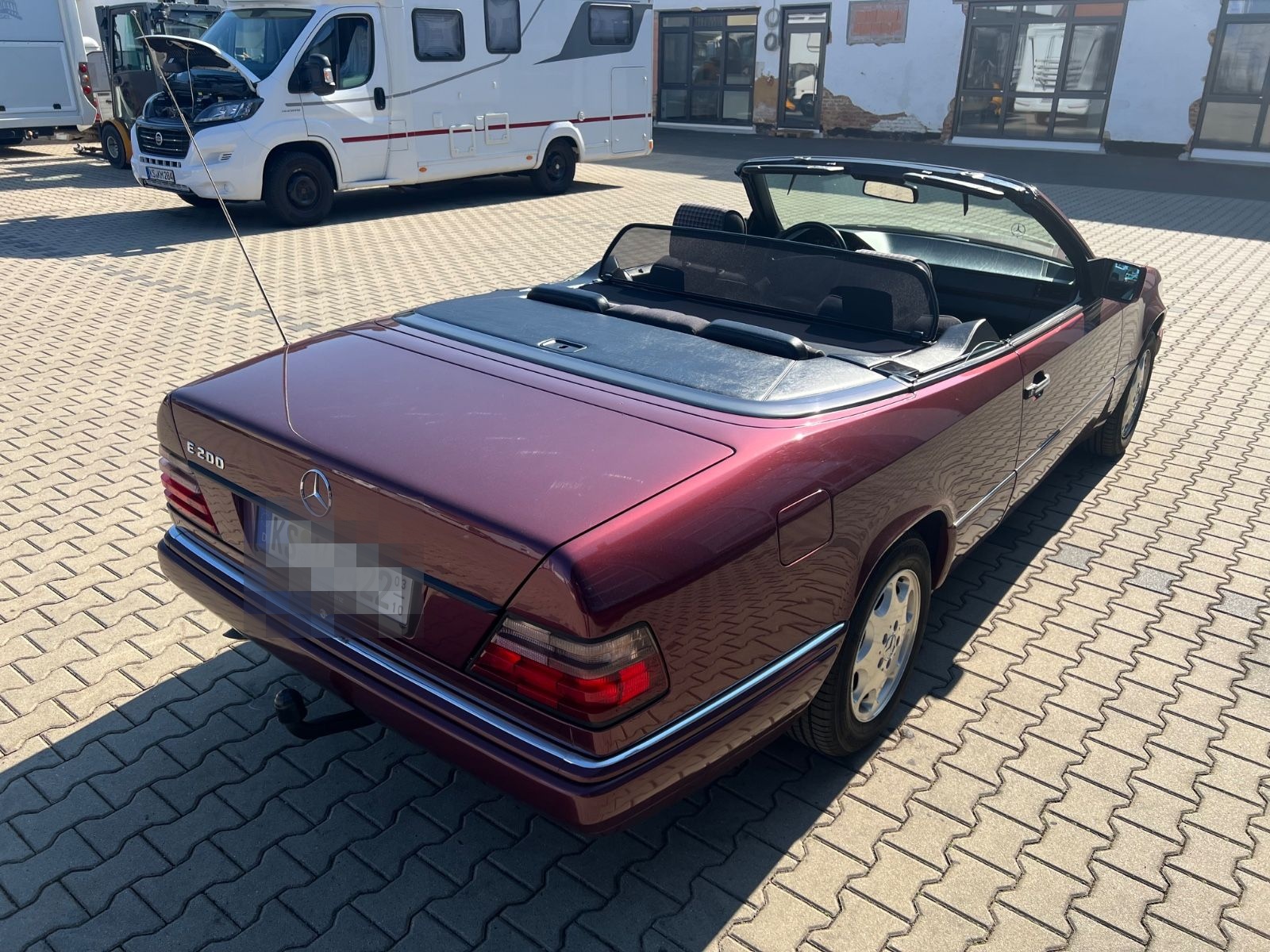Mercedes-Benz E 200 Cabrio mit sehr wenig Kilometern foto 25