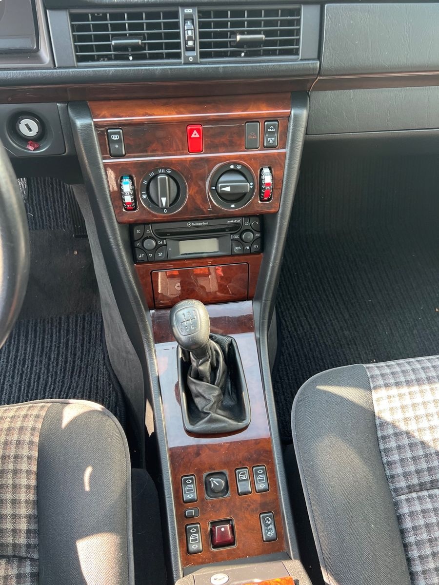 Mercedes-Benz E 200 Cabrio mit sehr wenig Kilometern foto 10