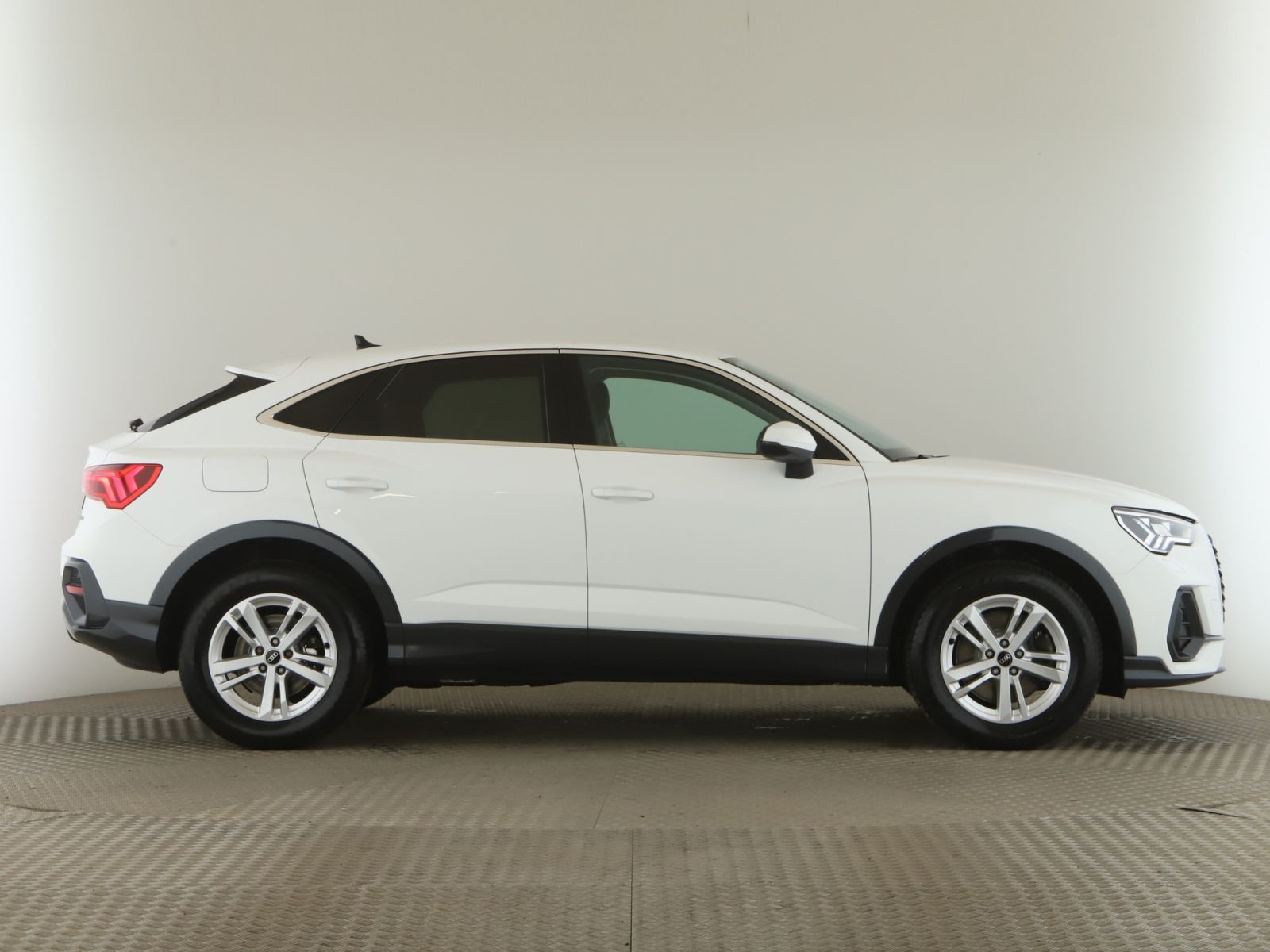 Audi Q3 Sportback 40 TDI quattro Matrix+RFK+StandH foto 9