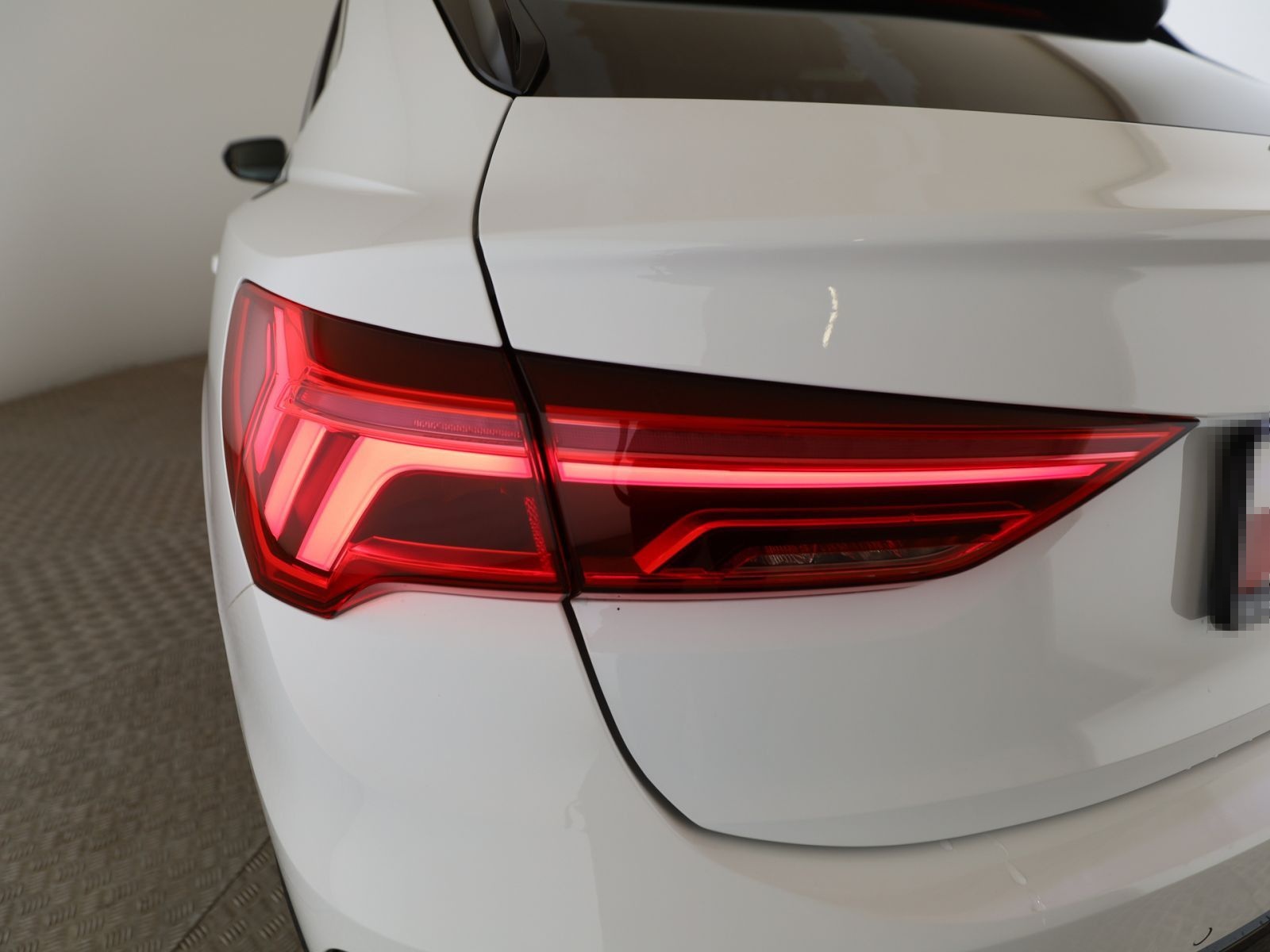 Audi Q3 Sportback 40 TDI quattro Matrix+RFK+StandH foto 10