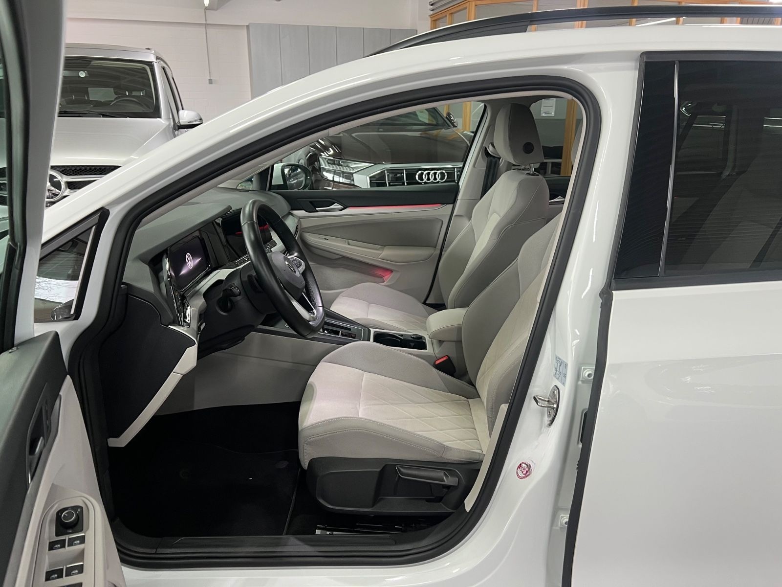 Volkswagen Golf VIII Variant 2.0 TDI Life AHK+L&S+KAM+LED foto 19