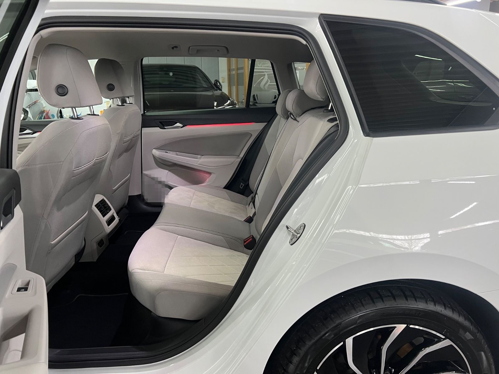 Volkswagen Golf VIII Variant 2.0 TDI Life AHK+L&S+KAM+LED foto 22