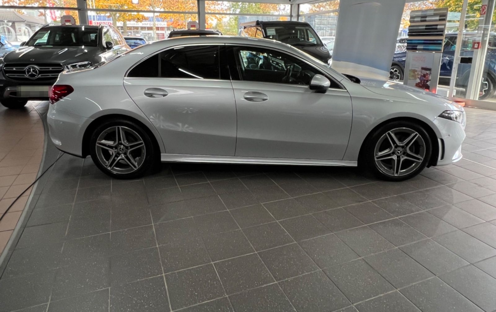 Mercedes-Benz A 180 d Limousine AMG Line Park-Paket+AHK foto 2