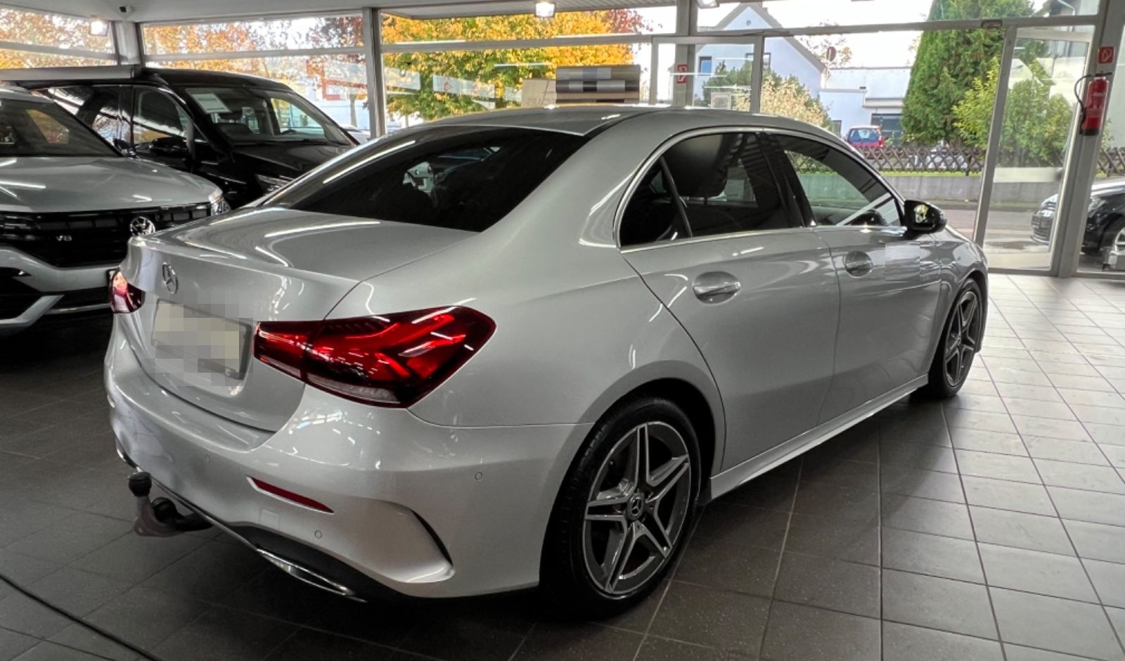 Mercedes-Benz A 180 d Limousine AMG Line Park-Paket+AHK foto 11