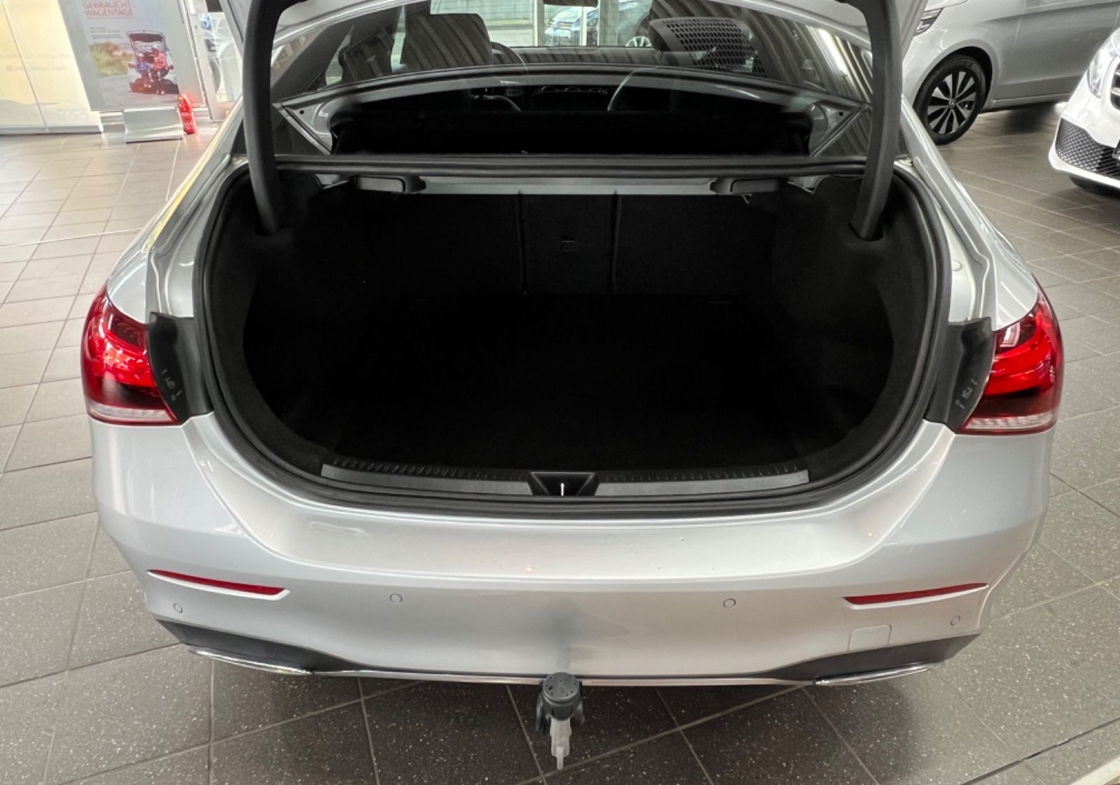 Mercedes-Benz A 180 d Limousine AMG Line Park-Paket+AHK foto 12