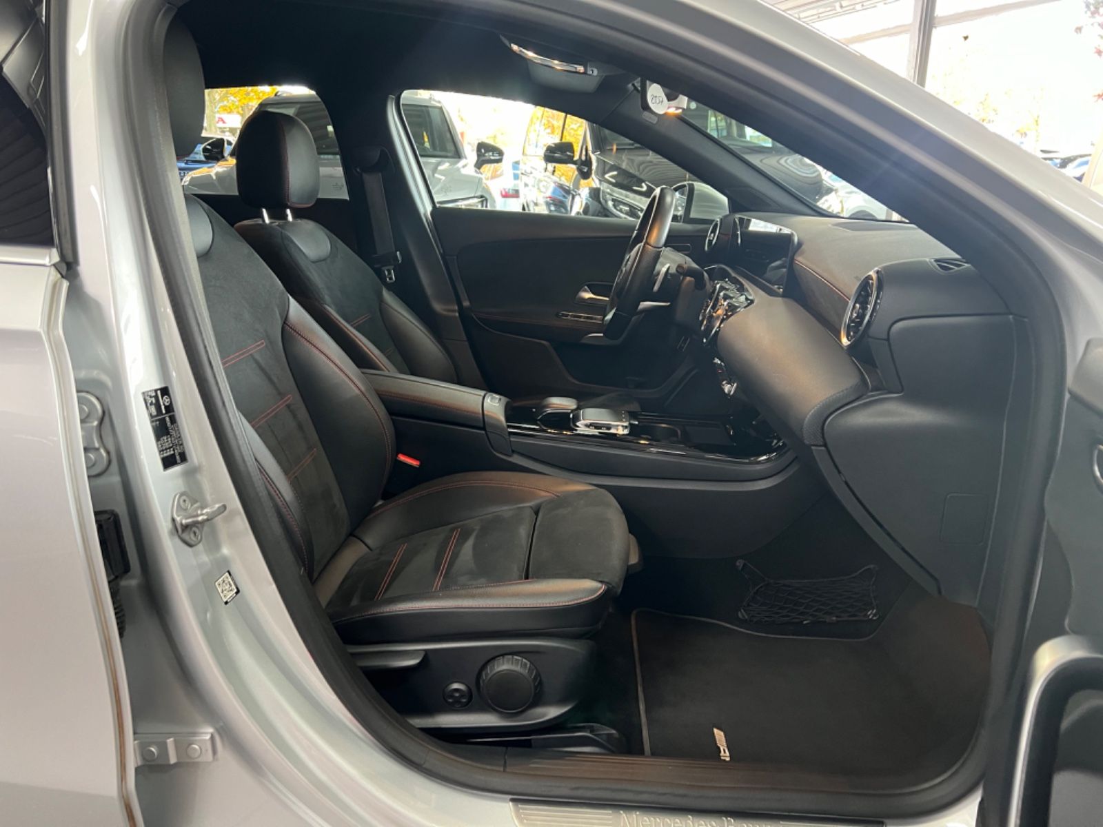 Mercedes-Benz A 180 d Limousine AMG Line Park-Paket+AHK foto 19
